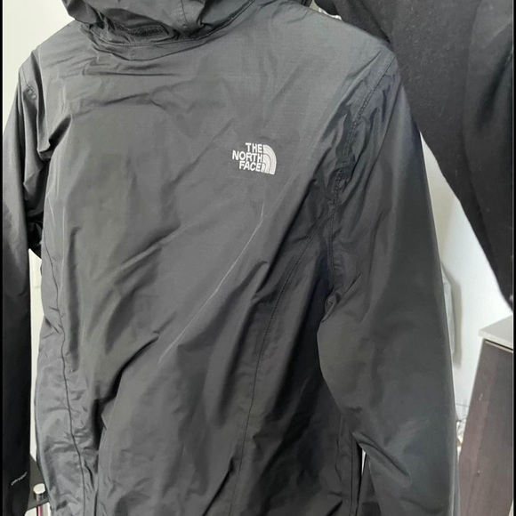 North Face Windbreaker - Picture 1 of 2
